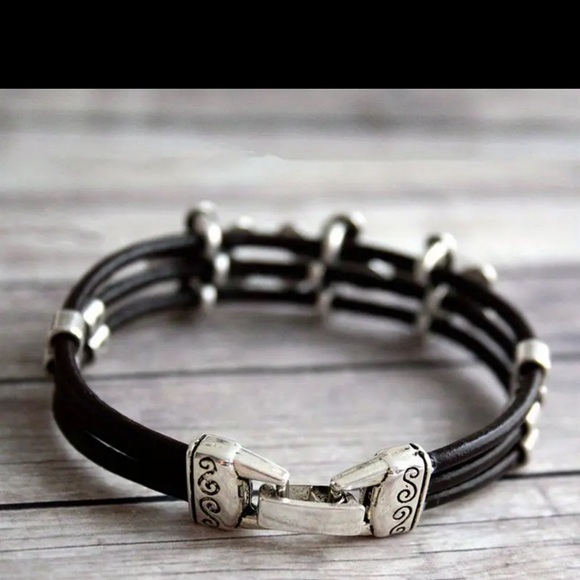 Black and Silver over Alloy Floral Leather Bracelet NEW - Picture 3 of 3